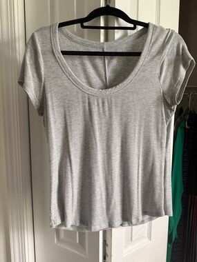 American Eagle Outfitters Light Gray Ribbed Scoop Neck Tee